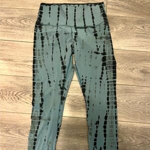 Wunder Under Lululemon Green Tie-Dye Leggings